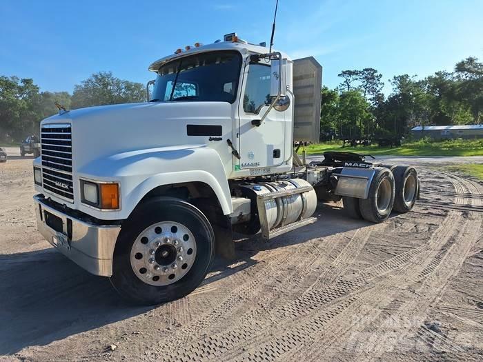 Mack CHU613 Diger