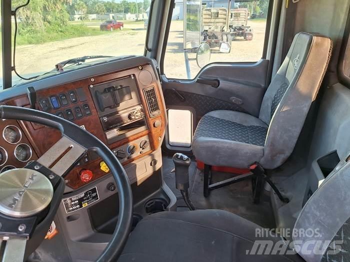 Mack CHU613 Diger