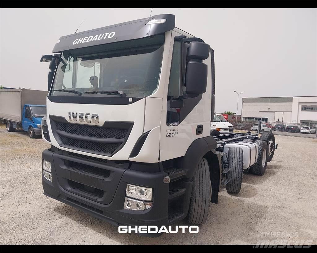 Iveco AD440S42 Kapali kasa kamyonlar