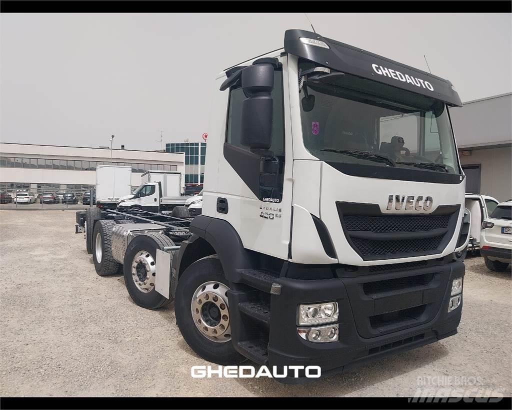 Iveco AD440S42 Kapali kasa kamyonlar