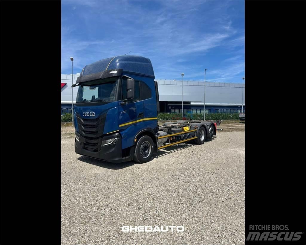 Iveco AS260S48S Kapali kasa kamyonlar
