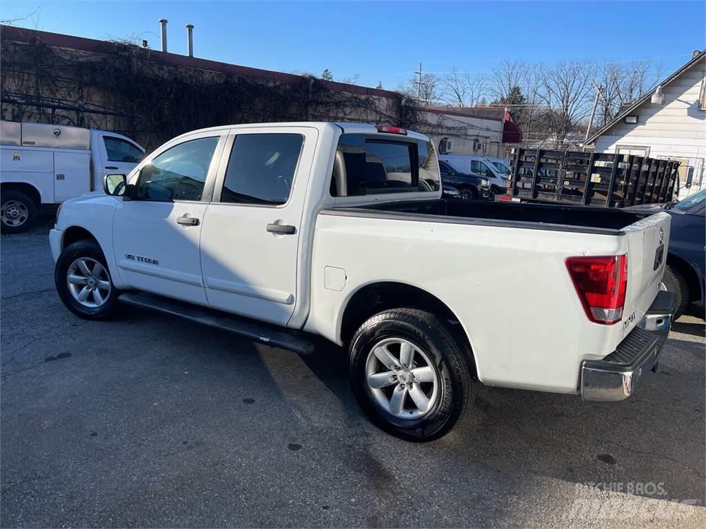 Nissan Titan Pikaplar