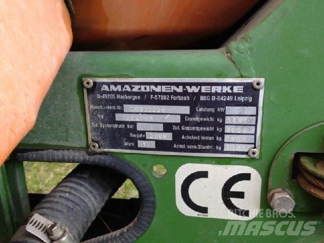 Amazone UX 4200 Çekilir pülverizatörler