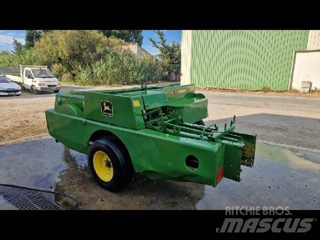John Deere 359 Küp balya makinalari