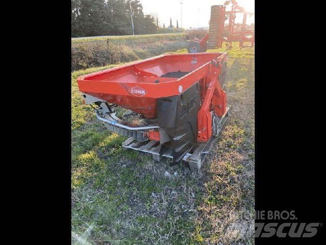 Kuhn AXIS 20.1W Mineral gübre dagiticilar