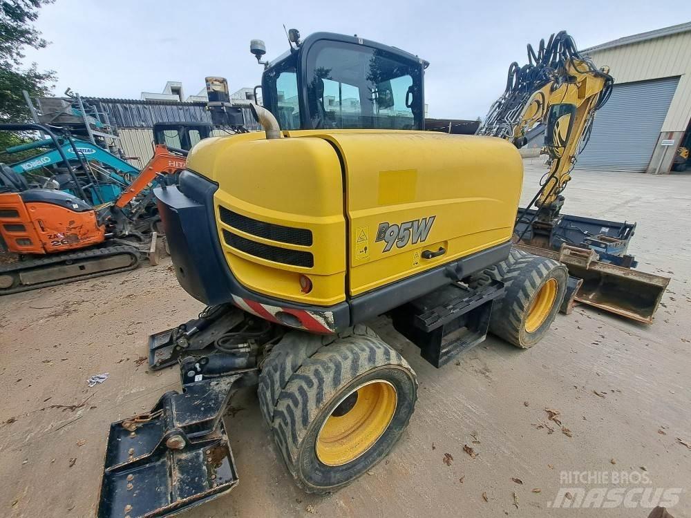 Yanmar B95W Lastik tekerli ekskavatörler