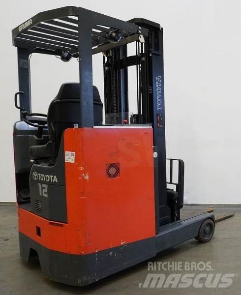 Toyota 6FBRE12 Reach truck - depo içi istif araçları