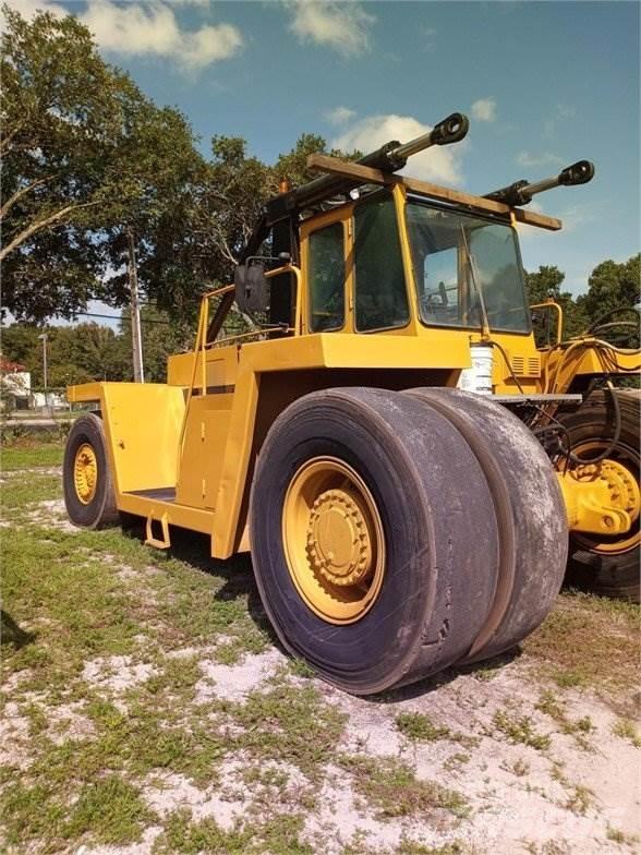 CAT V900 Reach stacker - konteyner forkliftleri