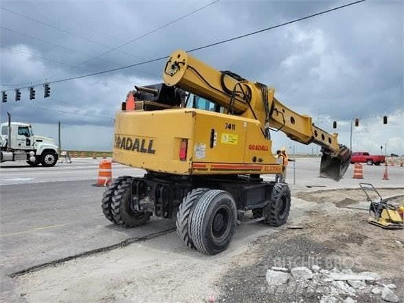 Gradall XL3300 V Lastik tekerli ekskavatörler