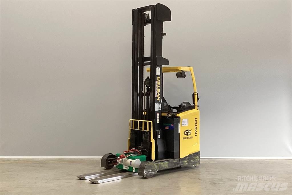 Hyster R1.6 Reach truck - depo içi istif araçları