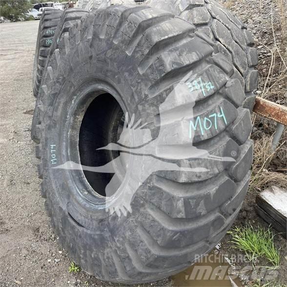 Titan 23.5x25 Lastikler