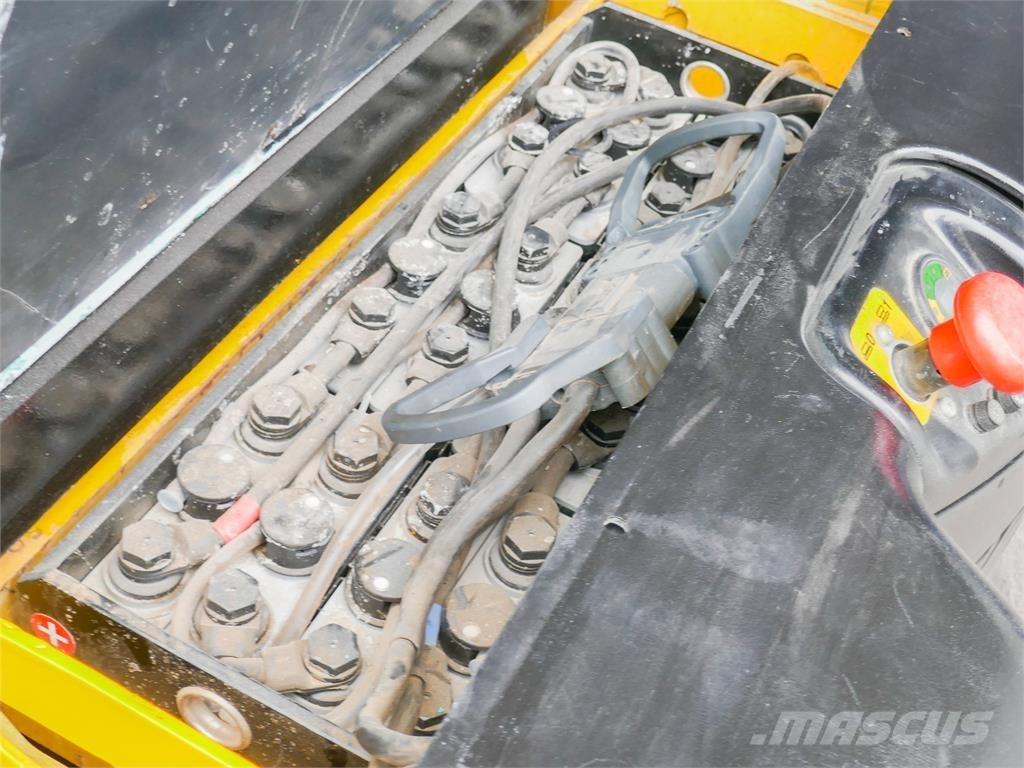 Hyster S 1.4-40 Yaya kumandali istif makinasi