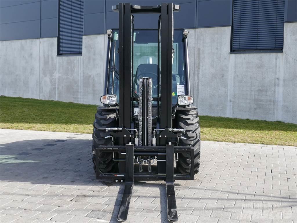 Manitou MC 25-4 Arazi tipi forklift