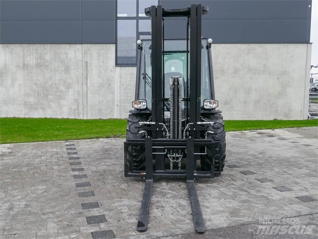 Manitou MC 30-4 Arazi tipi forklift