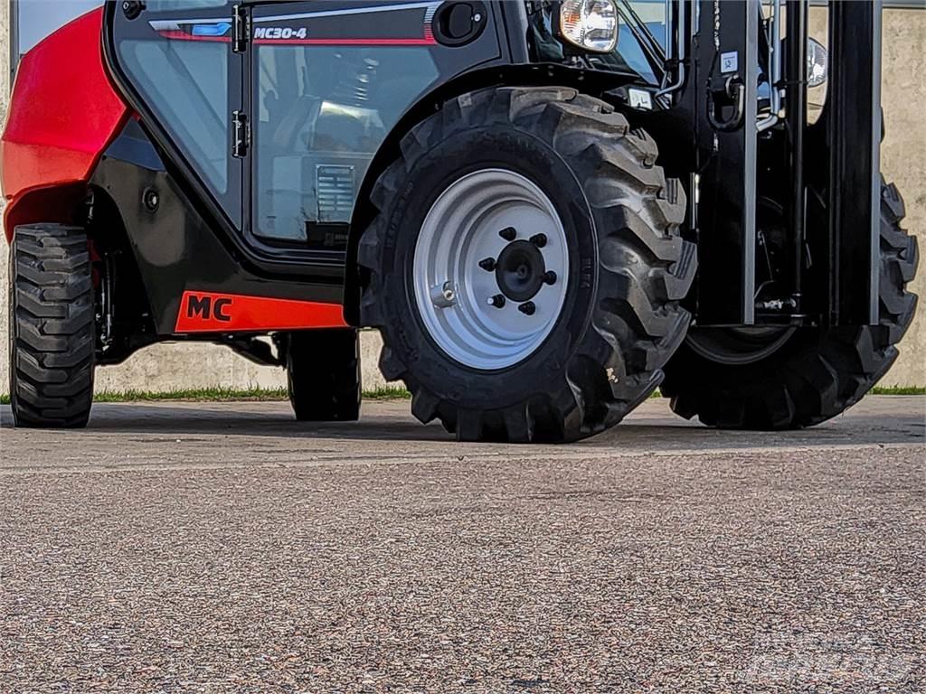 Manitou MC 30-4 Arazi tipi forklift