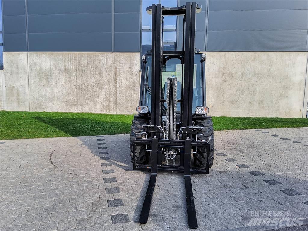 Manitou MC 30-4 Arazi tipi forklift
