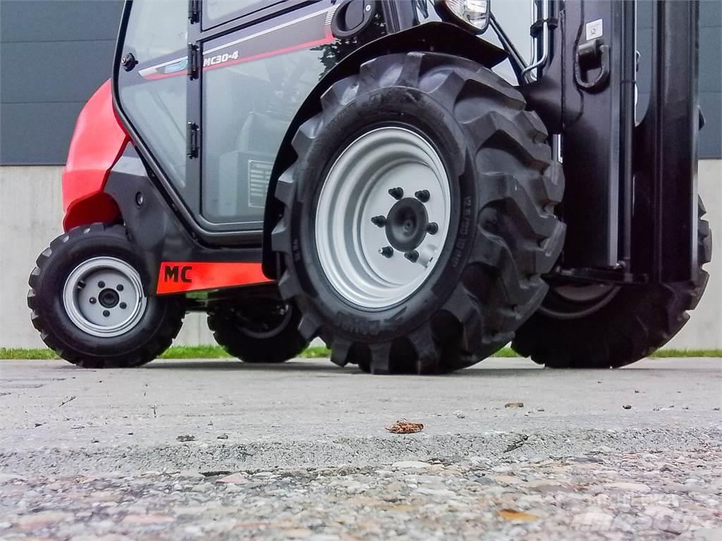 Manitou MC 30-4 Arazi tipi forklift