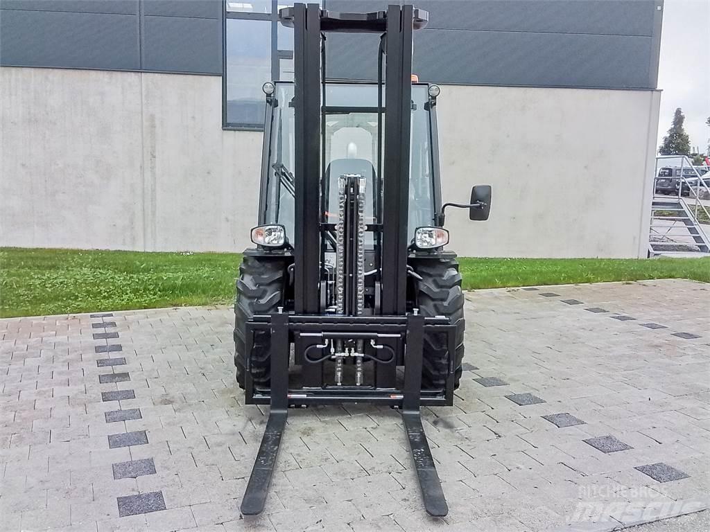 Manitou MC 30-4 Arazi tipi forklift