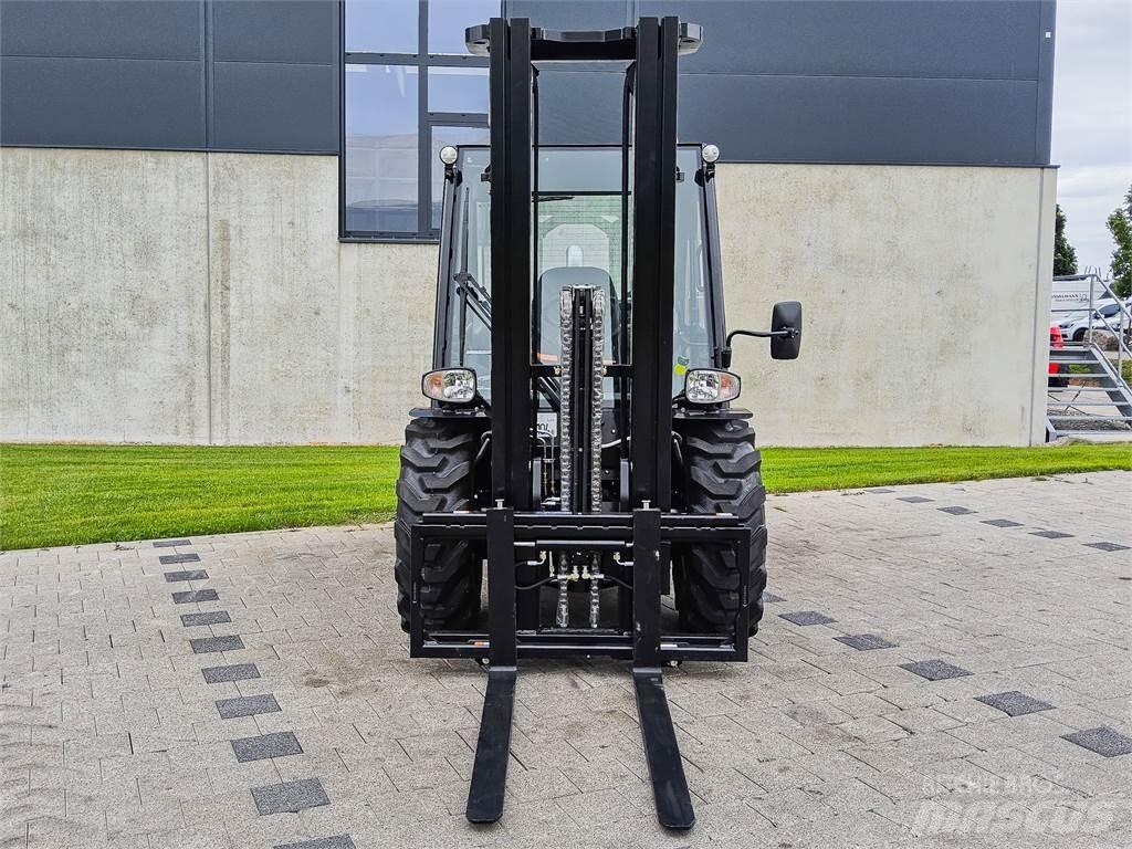 Manitou MC 30-4 Arazi tipi forklift
