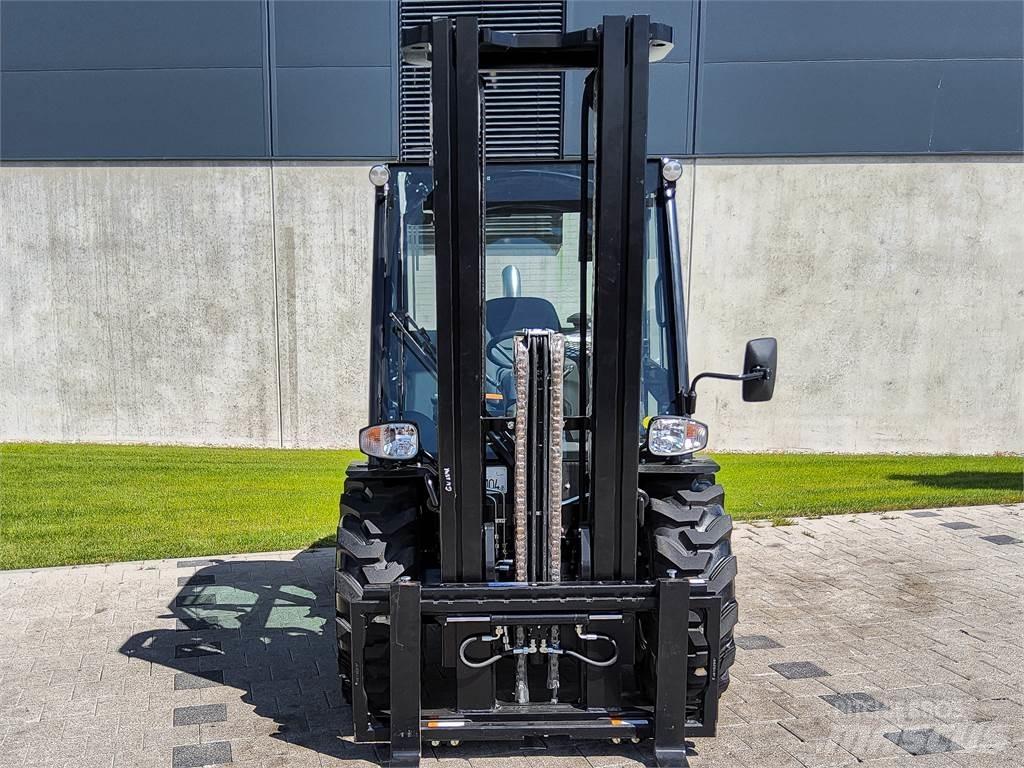 Manitou MC 30-4 Arazi tipi forklift