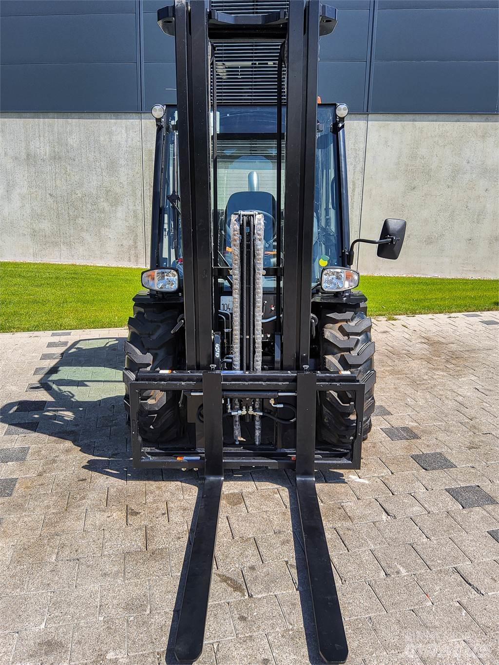 Manitou MC 30-4 Arazi tipi forklift