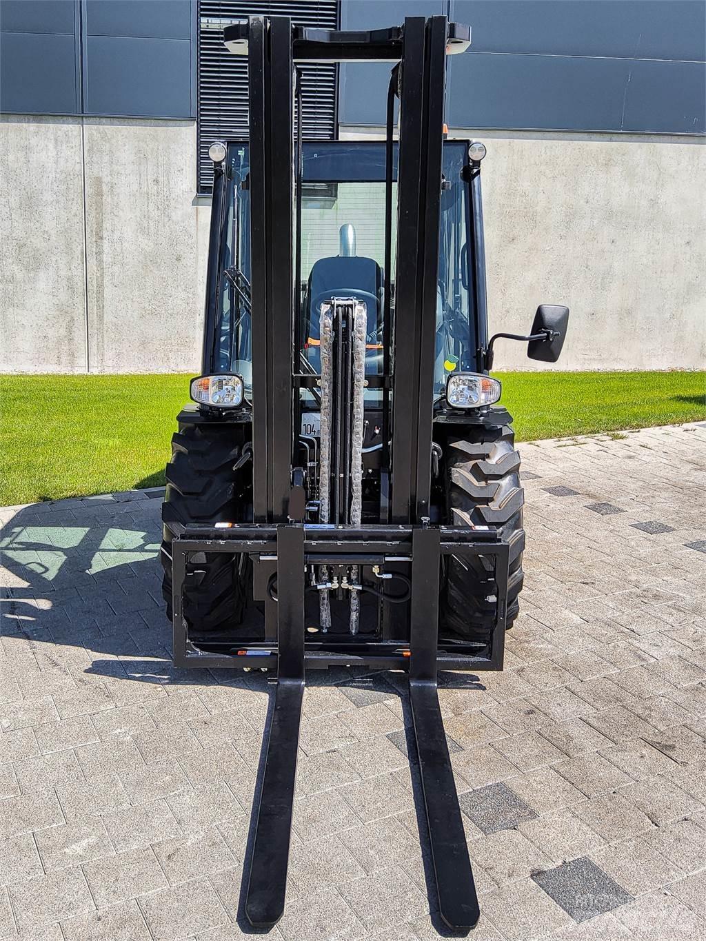 Manitou MC 30-4 Arazi tipi forklift
