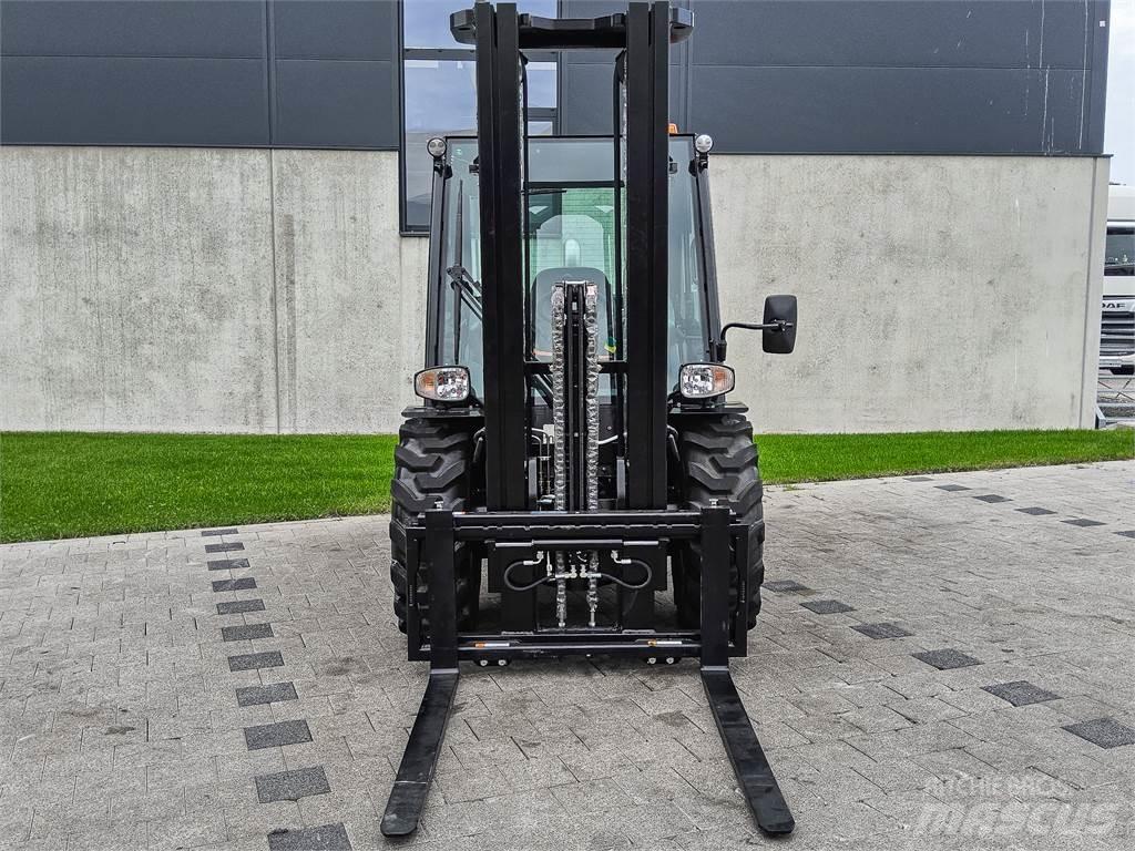 Manitou MC 30-4 Arazi tipi forklift