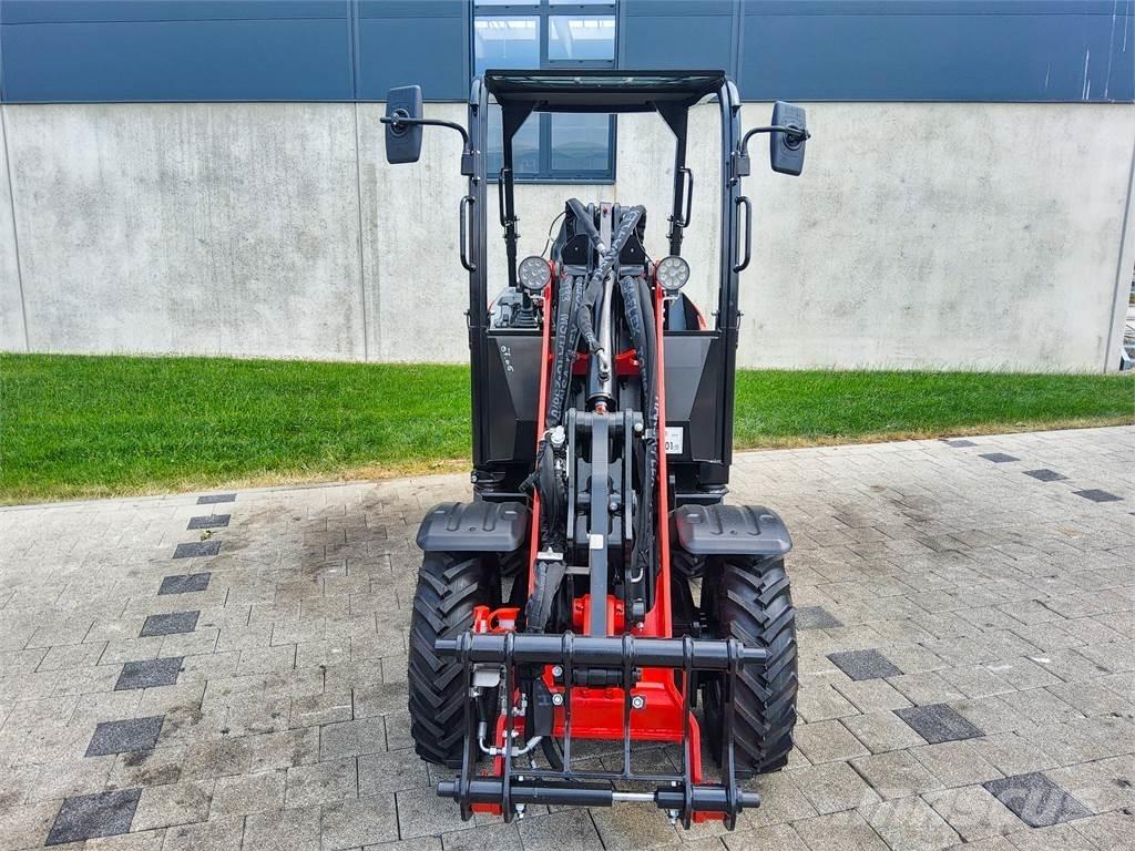 Manitou MLA 2-25H Mini ekskavatörler, 7 tona dek
