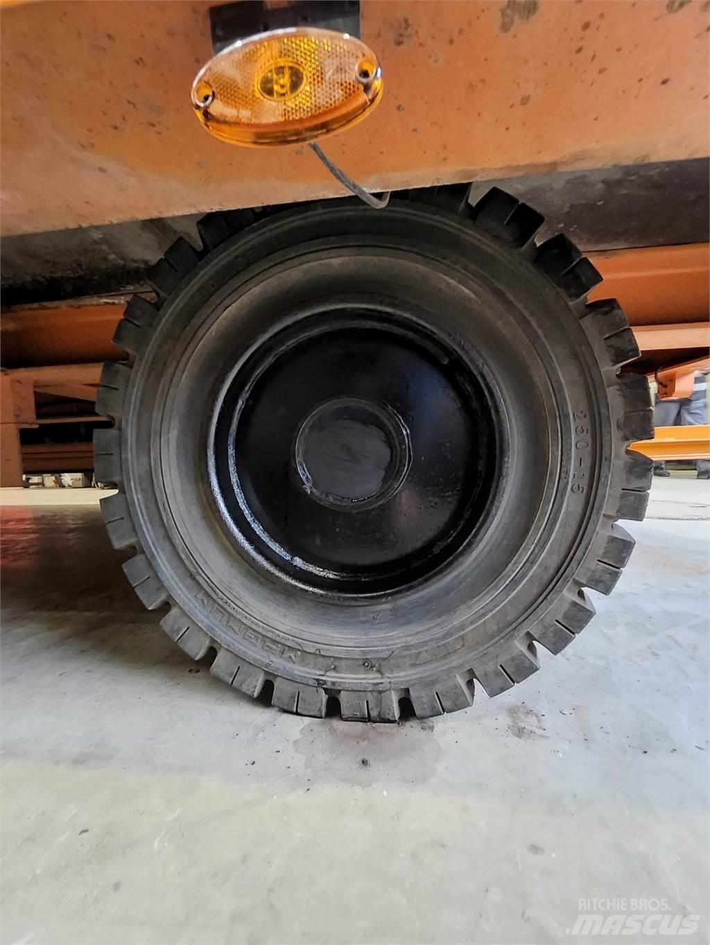 MULTI-TRANS VAL 30 Diger römorklar