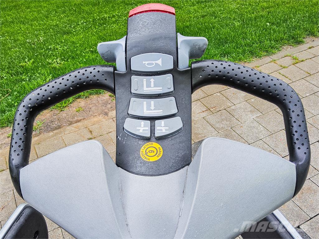 Still EXV SF16i Yaya kumandali istif makinasi