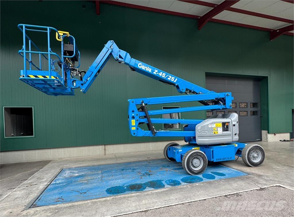 Genie Z-45/25J DC Körüklü personel platformları