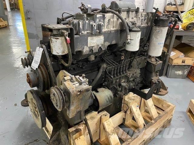 Komatsu SA6D125E-2 Motorlar