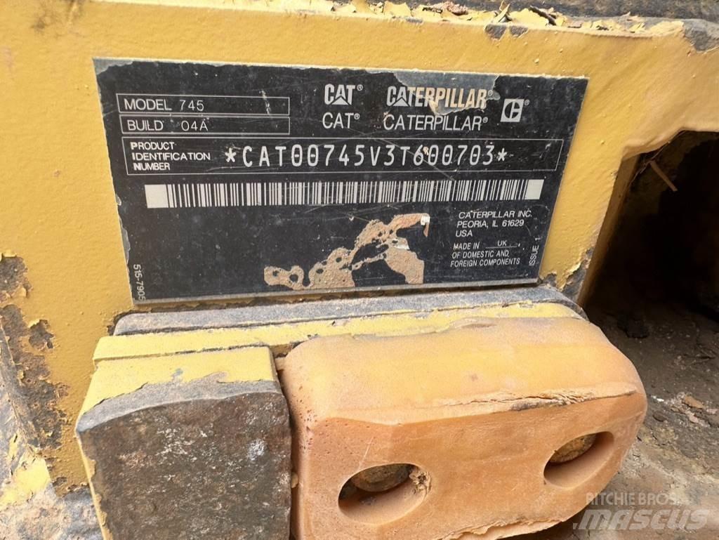 CAT 745 Belden kirma kaya kamyonu