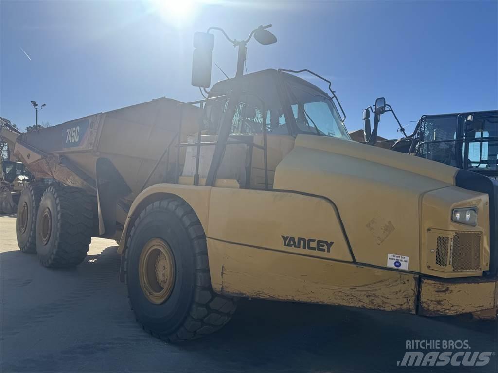 CAT 745 Belden kirma kaya kamyonu