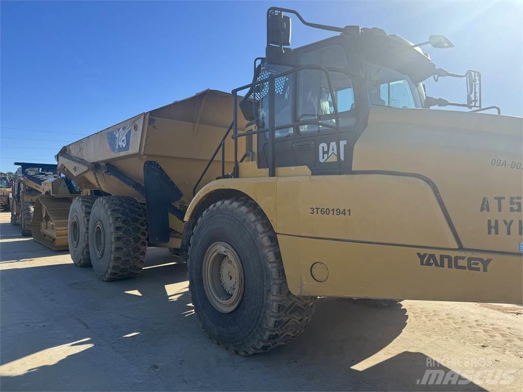 CAT 745 Belden kirma kaya kamyonu