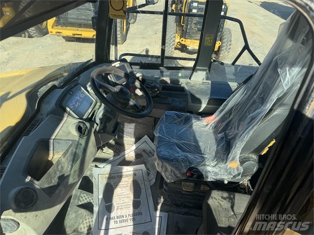 CAT 745 Belden kirma kaya kamyonu