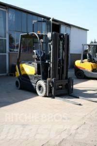 OM XE 30 ac Elektrikli forkliftler