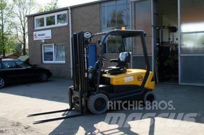 OM XE 30 ac Elektrikli forkliftler