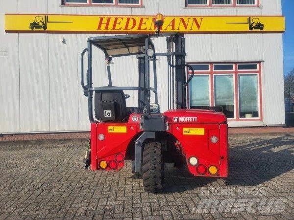 Moffett M4 25.3 Arazi tipi forklift