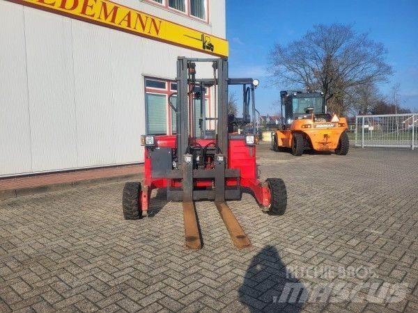 Moffett M4 25.3 Arazi tipi forklift