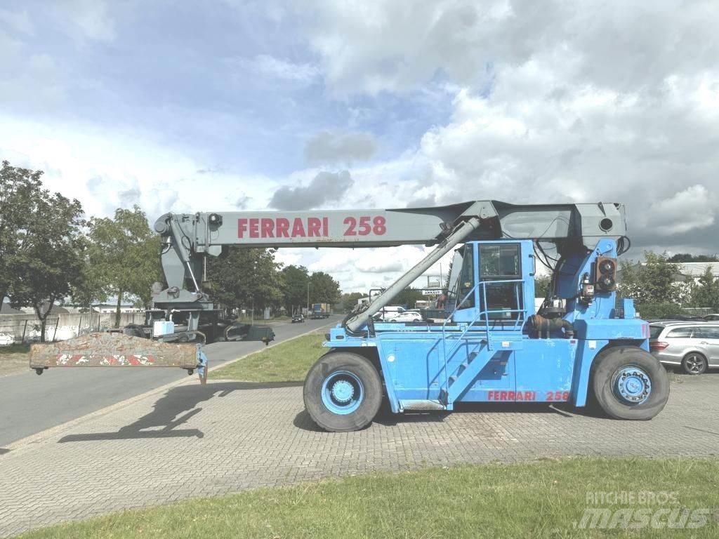 CVS Ferrari F258.6 Konteyner istifleyiciler - reach stacker