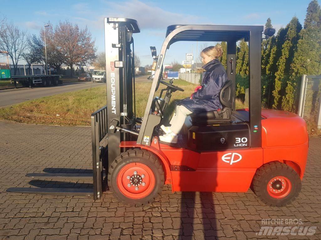 EP EFL302 Elektrikli forkliftler