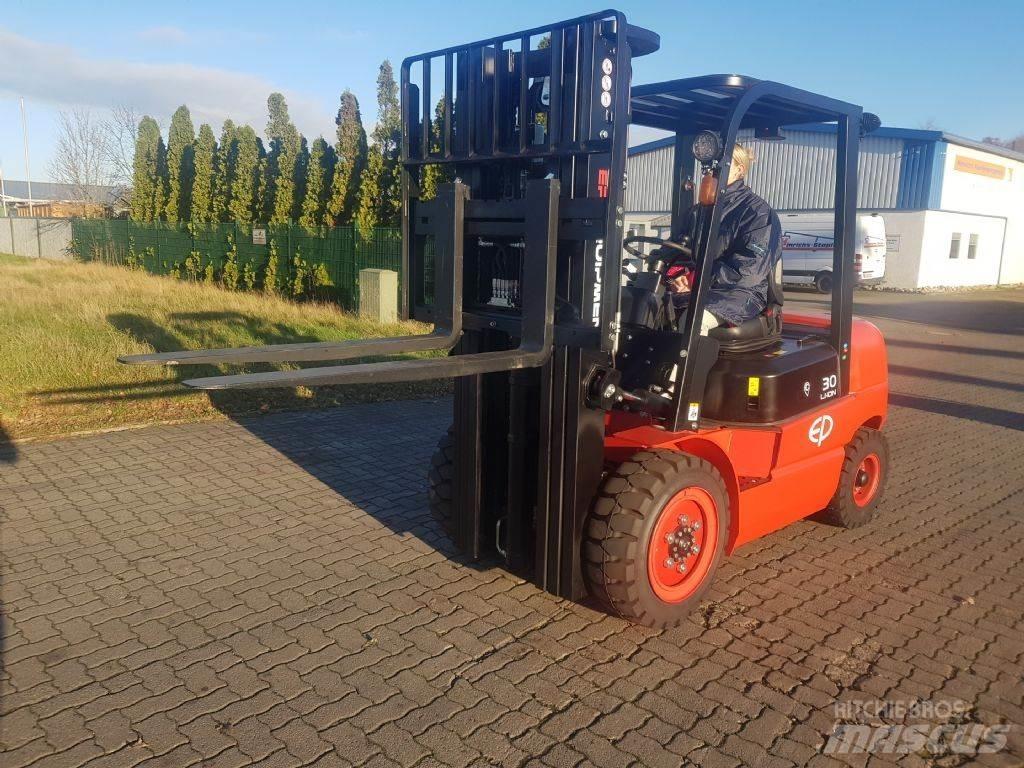 EP EFL302 Elektrikli forkliftler