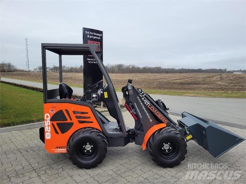 Cast 825 D Mini yükleyiciler