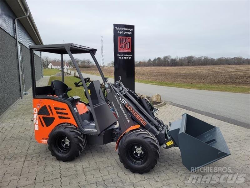 Cast 825 D Mini yükleyiciler
