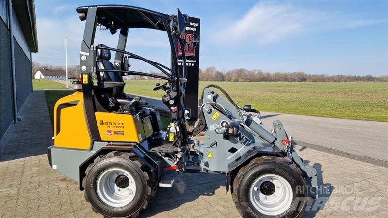 GiANT D337T Mini yükleyiciler