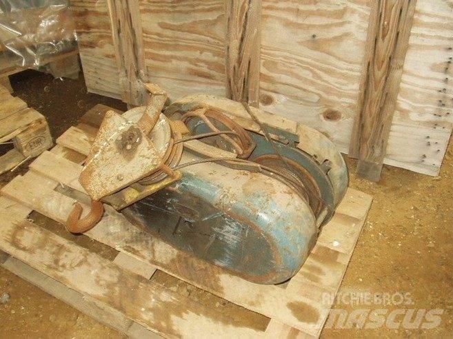 Thrige traverskran 500 kg Yol-Arazi Tipi Vinçler (AT)