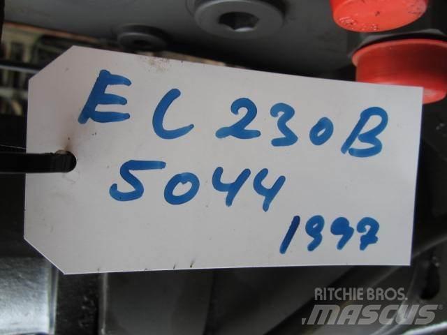 Volvo 230B Krøjegear Diger