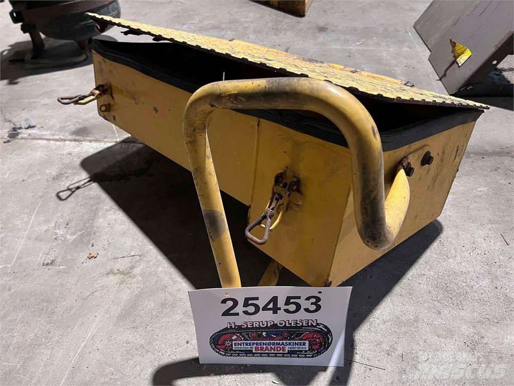 Volvo L120F værktøjskasse Diger parçalar
