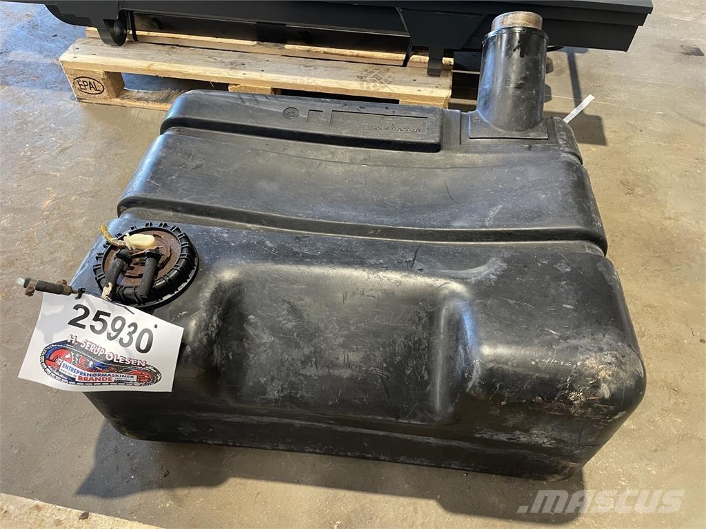 Volvo L70B dieseltank Diger parçalar